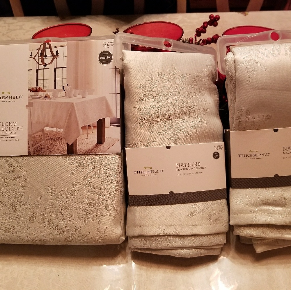 Tablecloth & Napkins Brand New